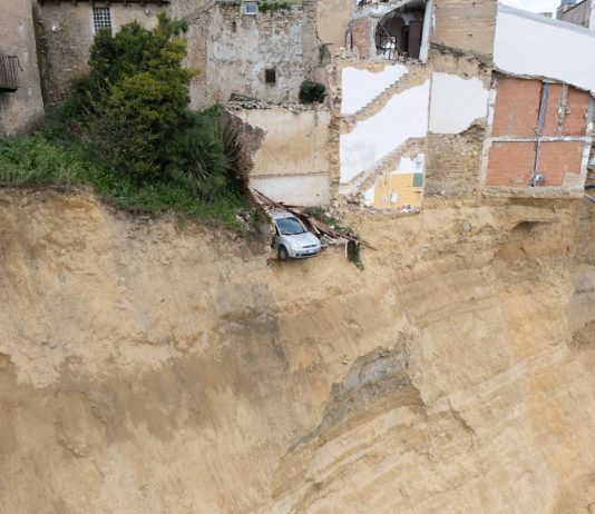 Sindaco Niscemi “Colpa del disastro non è della natura. I fondi per il 1997 ricevuti 28 anni dopo”