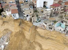 Niscemi, Musumeci “Stop al pagamento delle rate dei mutui”. Ciciliano “Evacuati quasi 1300 cittadini”. Esercito giunto sul posto per aiutare la comunità