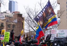 Maduro davanti al giudice di Manhattan, proteste e incertezza strategica di Trump scuotono il mondo