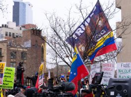 Maduro davanti al giudice di Manhattan, proteste e incertezza strategica di Trump scuotono il mondo