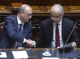 Circolare Piantedosi-Valditara per il contrasto ai coltelli nelle scuole, previsto anche l’uso di metal detector