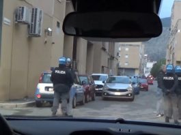 Blitz della Polizia allo Zen di Palermo, sequestrate 4 pistole e oltre mille munizioni / Video
