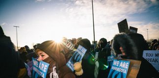 In migliaia a Minneapolis contro l’Ice, appare a sorpresa anche Bruce Springsteen