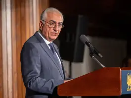 Iran, Pahlavi “Il regime sta per crollare, pronto a guidare una transizione”