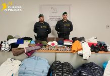 Sequestrati a Olbia oltre mille oggetti contraffatti, due denunce