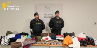 Sequestrati a Olbia oltre mille oggetti contraffatti, due denunce