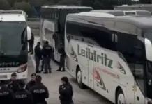 Controlli in vista di Roma-Stoccarda, trovate aste e bottiglie di vetro sui bus dei tifosi tedeschi
