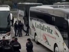 Controlli in vista di Roma-Stoccarda, trovate aste e bottiglie di vetro sui bus dei tifosi tedeschi