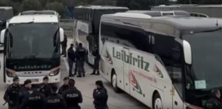 Controlli in vista di Roma-Stoccarda, trovate aste e bottiglie di vetro sui bus dei tifosi tedeschi