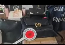 Vendevano capi contraffatti in diretta social, tre denunce e oltre 600 prodotti sequestrati a Pozzallo