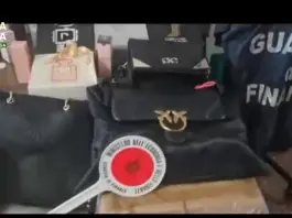 Vendevano capi contraffatti in diretta social, tre denunce e oltre 600 prodotti sequestrati a Pozzallo