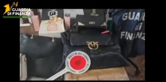 Vendevano capi contraffatti in diretta social, tre denunce e oltre 600 prodotti sequestrati a Pozzallo
