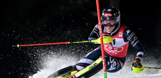 Shiffrin trionfa nello slalom in notturna di Flachau, Della Mea 11°