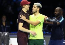 Alcaraz batte Sinner in due set nell’esibizione di Seul, momenti di show nella prima del 2026 tra i due big