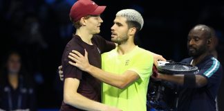 Alcaraz batte Sinner in due set nell’esibizione di Seul, momenti di show nella prima del 2026 tra i due big
