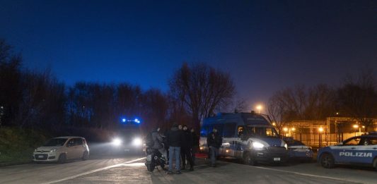 Sparatoria a Milano, morto un ventenne colpito da un agente. Piantedosi “No a presunzioni di colpevolezza”