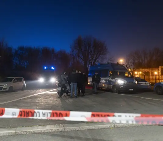 Sparatoria a Milano, morto un ventenne colpito da un agente. Piantedosi “No a presunzioni di colpevolezza”