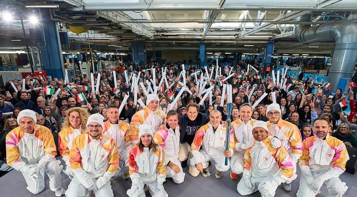 La Fiamma Olimpica a Mirafiori, Elkann “Riviviamo lo spirito dei Giochi”