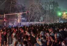 Proteste in Iran, procuratore generale “Tutti i manifestanti rischiano la pena di morte”. Khamenei pone i servizi di sicurezza in stato di massima allerta