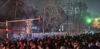 Proteste in Iran, procuratore generale “Tutti i manifestanti rischiano la pena di morte”. Khamenei pone i servizi di sicurezza in stato di massima allerta