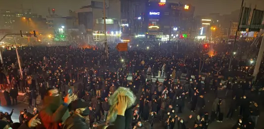 Iran, gli Usa avvertono i propri cittadini “Lasciate subito il Paese”. Il ministro degli esteri Araghchi: “Pronti a qualsiasi azione americana”