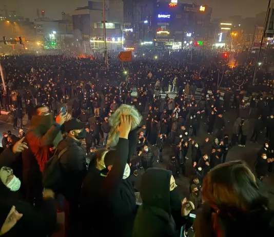 Iran, media “12 mila morti nella repressione”. Gli Usa avvertono i propri cittadini “Lasciate subito il Paese”, Araghchi “Pronti a qualsiasi azione americana”