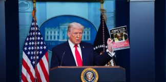 Trump mostra le foto degli immigrati arrestati in Minnesota “Molti sono assassini”. Poi rifiuta l’invito di Macron al G7 a Parigi / Video