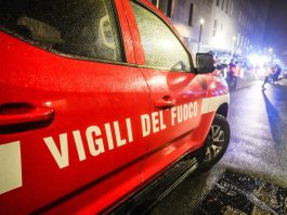 Incendio nella notte nel grattacielo di Ferrara, evacuati i residenti