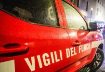 In fiamme uno stabilimento balneare a Marina di Sibari, danneggiata la struttura