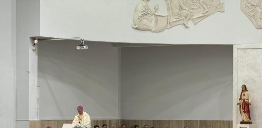 Palermo, l’arcivescovo Lorefice allo Zen: “La politica è lontana dai problemi della gente” / VIDEO