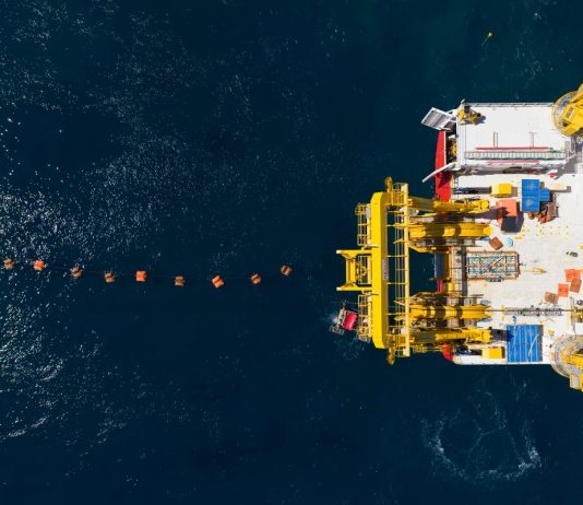 Terna, completata la posa del primo cavo sottomarino del ramo ovest del Tyrrhenian Link che collegherà la Sicilia e la Sardegna