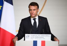 Francia, Macron: “Rifiutiamo il nuovo colonialismo e il nuovo imperialismo”