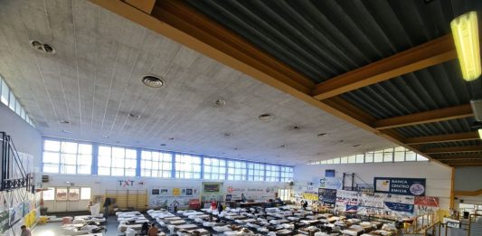 Incendio al grattacielo di Ferrara, si prepara l’accoglienza agli sfollati per la seconda notte