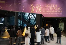 Cina: Chengdu ospita mostra “Filo d’oro” sull’arte dell’abbigliamento (1)