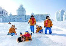 Cina: gruppo di bambini in viaggio alla scoperta del nord-est del Paese (1)