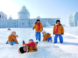 Cina: gruppo di bambini in viaggio alla scoperta del nord-est del Paese (1)