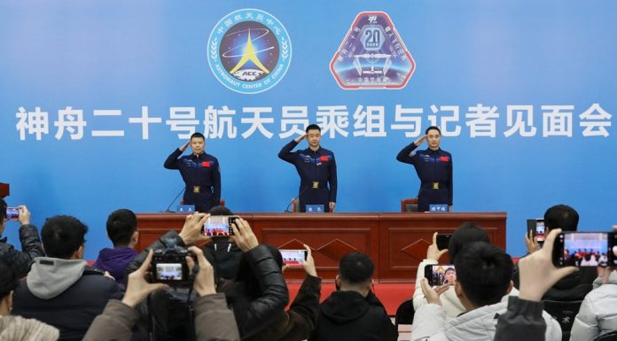 Cina: astronauti Shenzhou-20 incontrano stampa dopo rientro dallo spazio