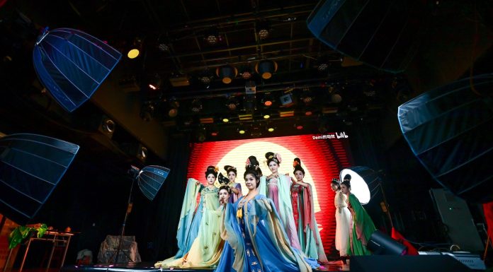 Cina: le dirette streaming di gruppo innovano la danza classica (1)