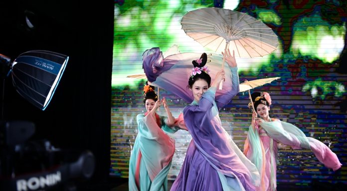 Cina: le dirette streaming di gruppo innovano la danza classica (3)