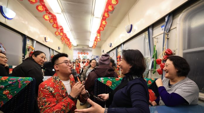 Cina: Heilongjiang, treno a tema cultura popolare attira turisti (2)