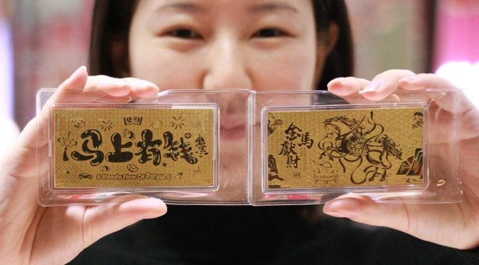 Cina: le foto dei prodotti in oro per l’Anno del Cavallo (1)