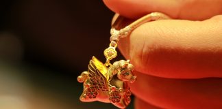 Cina: le foto dei prodotti in oro per l’Anno del Cavallo (3)