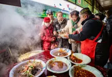 Cina: oltre 400 venditori al mercato Jinqui di Yinchuan (3)