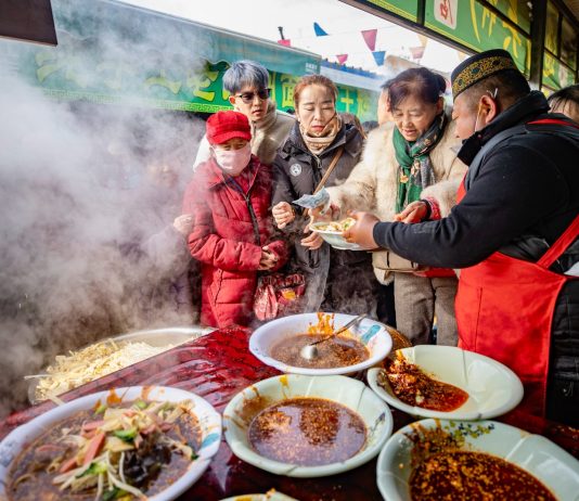 Cina: oltre 400 venditori al mercato Jinqui di Yinchuan (3)