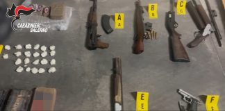 Agro Nocerino Sarnese, arrestate tre persone per detenzione di droga, armi e munizioni / Video