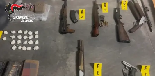 Agro Nocerino Sarnese, arrestate tre persone per detenzione di droga, armi e munizioni / Video