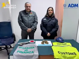 All’aeroporto di Alghero un turista è stato trovato in possesso di un reperto archeologico