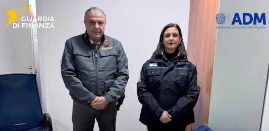 All’aeroporto di Alghero un turista è stato trovato in possesso di un reperto archeologico