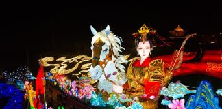 Cina: entra nel vivo la Zigong International Dinosaur Lantern Show (2)