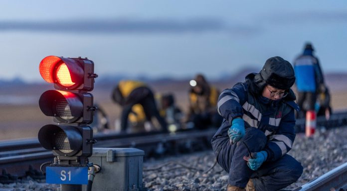 Cina: nello Xizang la sezione di manutenzione ferroviaria più alta del mondo (1)